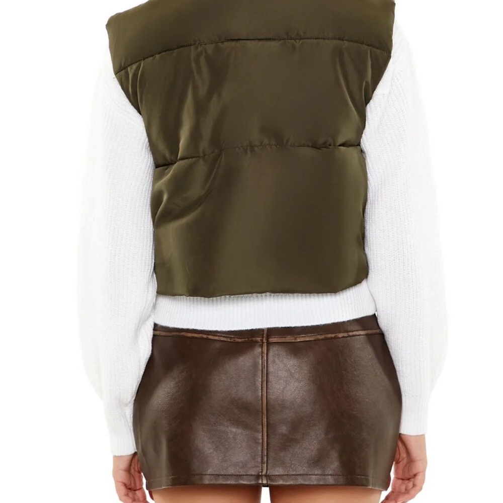 Forever 21 Women's Large Olive, Cropped Hem, Quilted, Funnel Neck, Zip-up Vest. - Picture 6 of 7